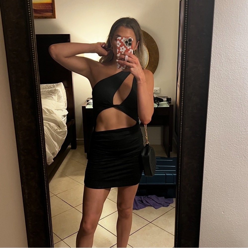 BLACK CUTOUT DRESS